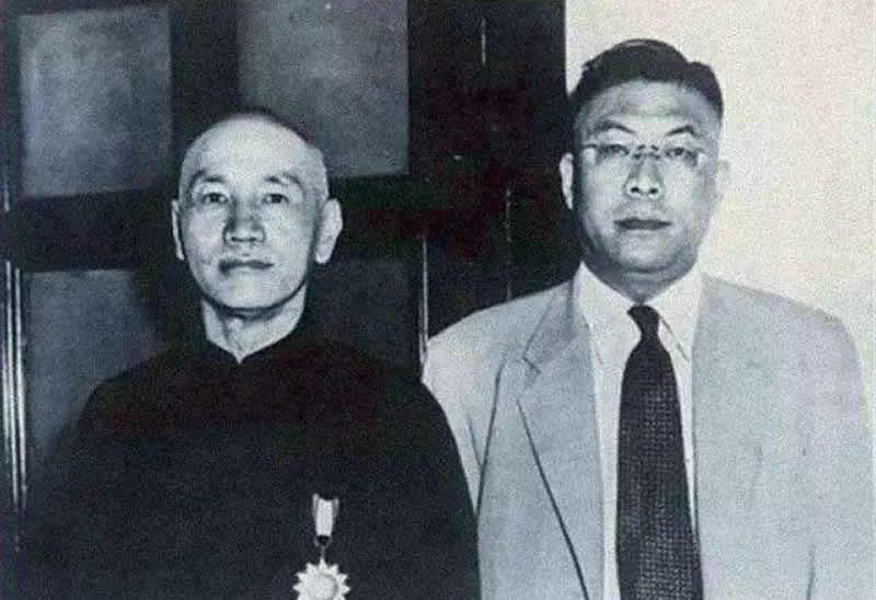 蒋介石决心三条出路 是谁说服他选择台湾的？退守台湾有什么好处|足球赌注软件APP(图2)