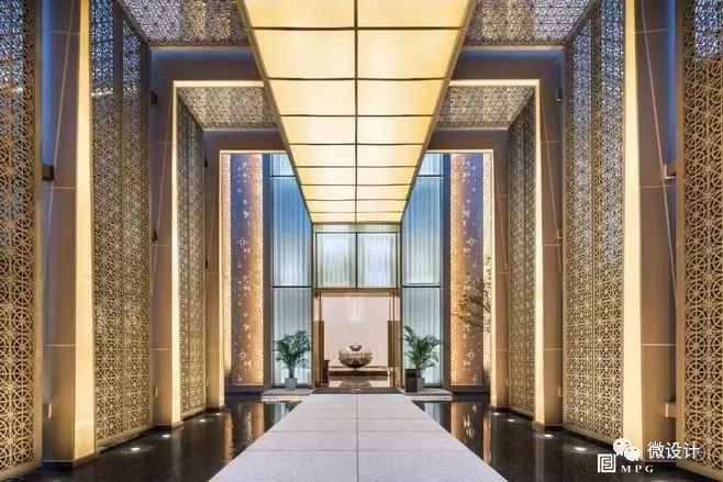 “十大足球赌注软件”梅丽莎变身“超肥家庭主妇” “巨”星风范十足(图2) 足球赌注软件APP