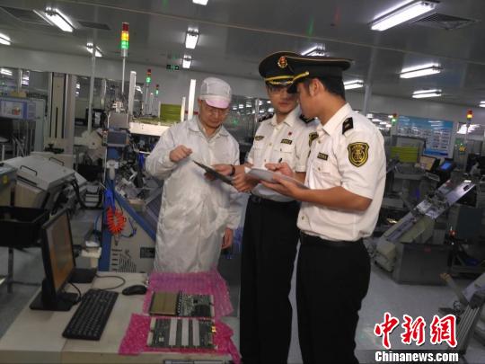 【十大足球赌注软件排行榜】中国军人像子弹一样穿破障碍 这500米看得热血沸腾